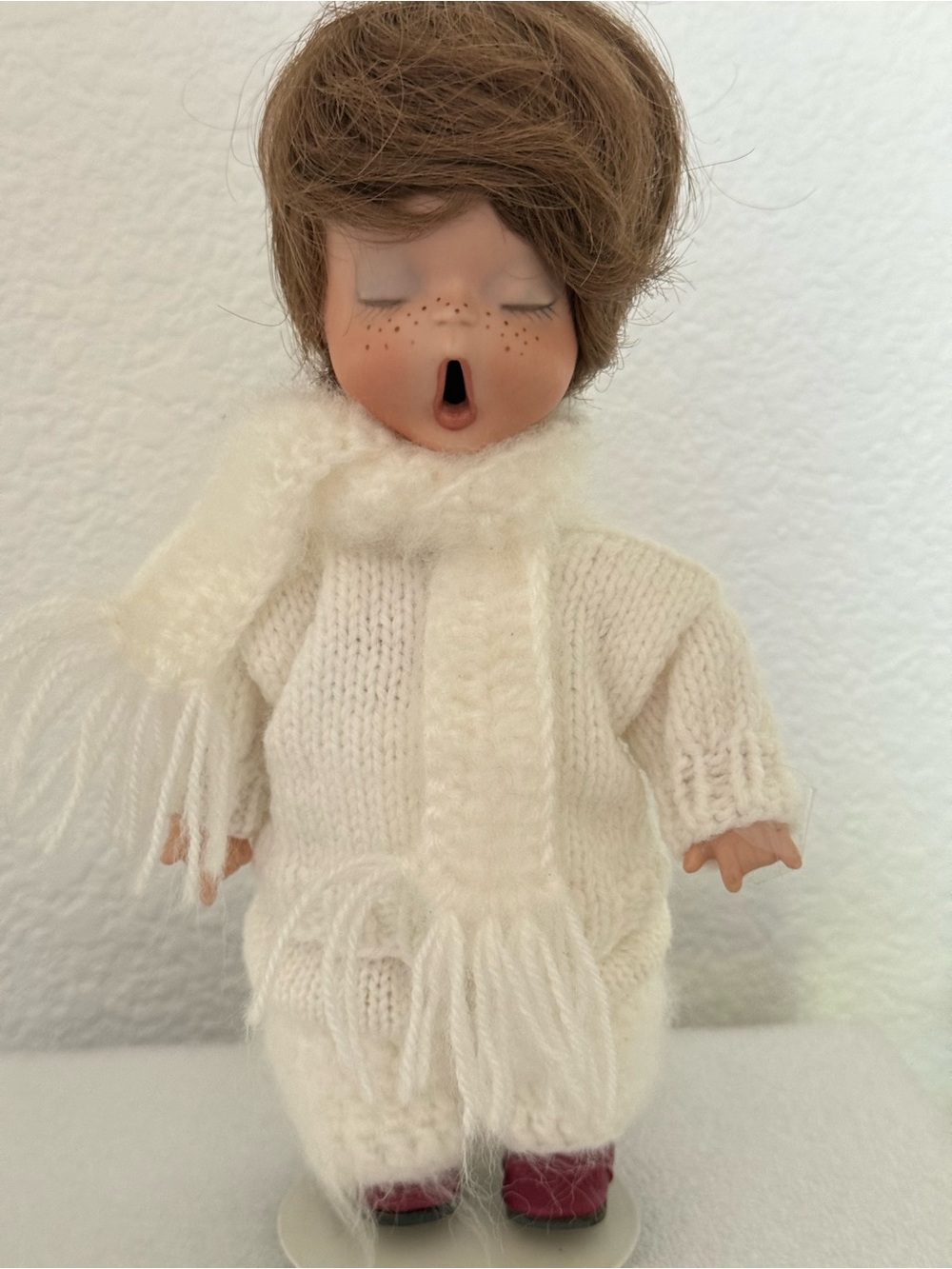 Set of Three White Sweater Scarved Singing Dolls - Picture 2 of 4
